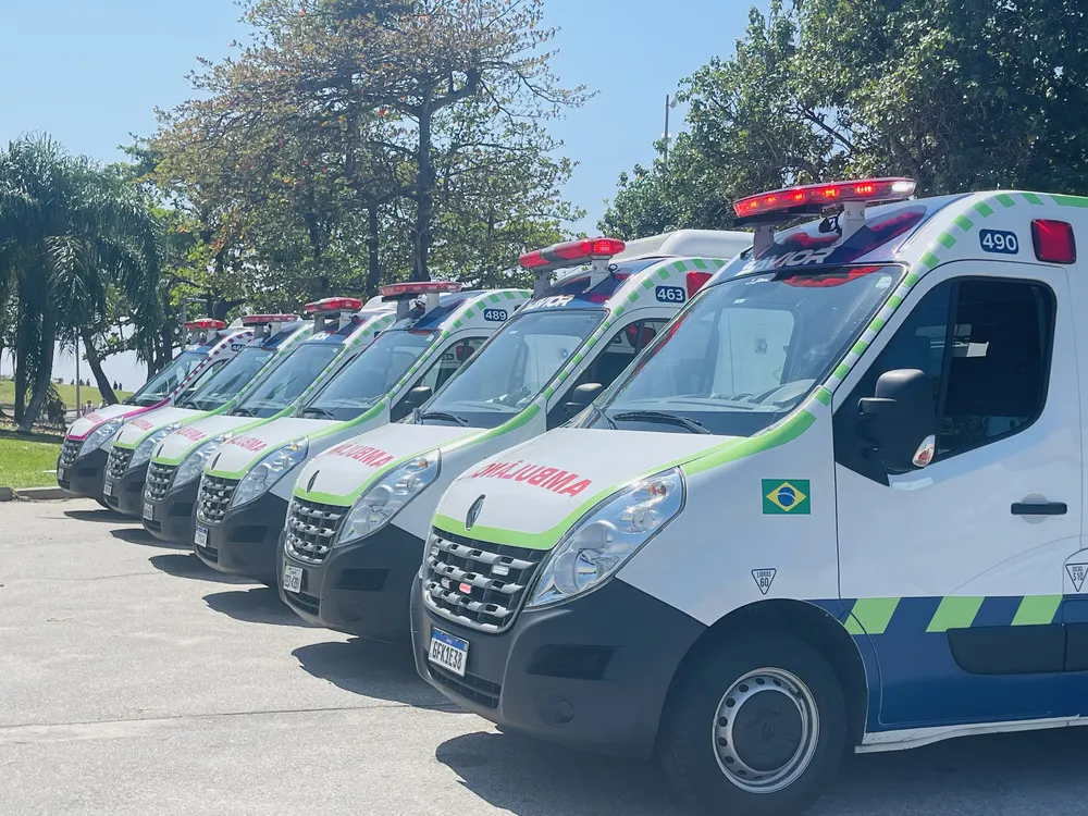 Frota própria da Savior alinhada em Copacabana — Rio de Janeiro